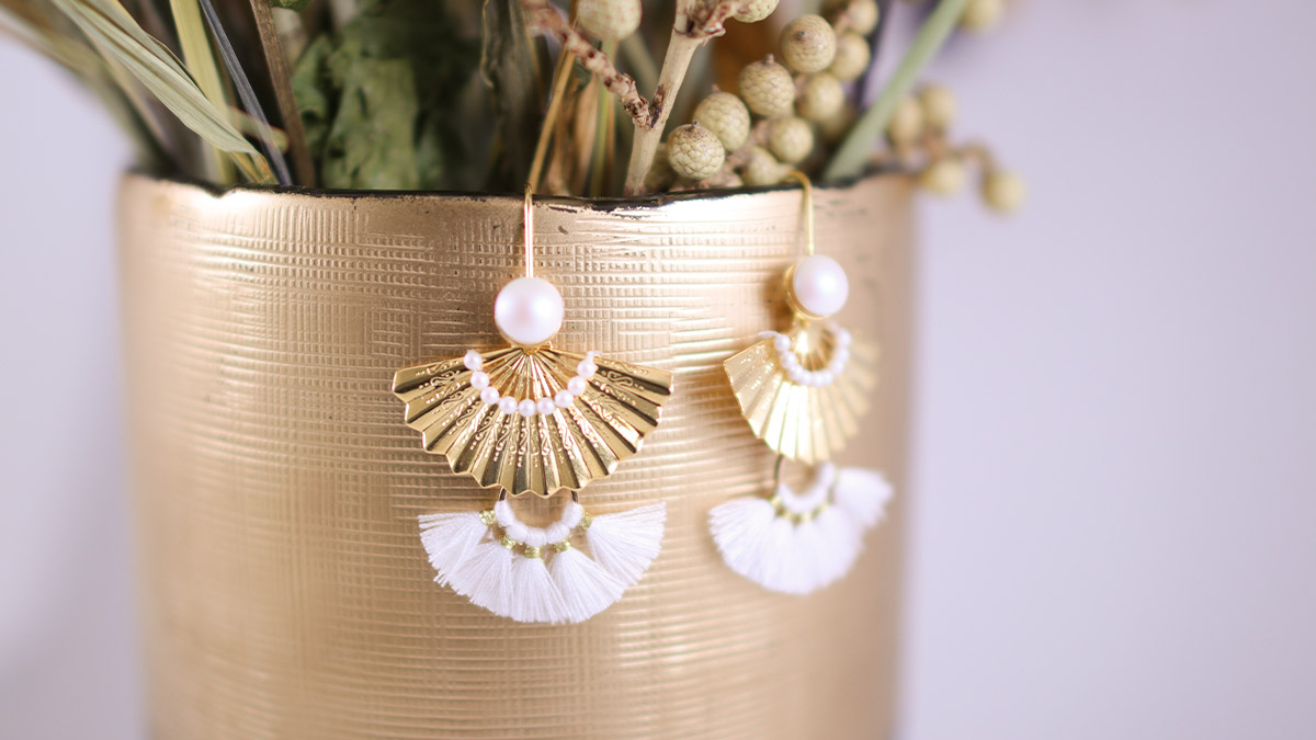 Schema Golden fan earrings with PureCrystal pearly beads and tassels Schema Golden fan earrings with PureCrystal pearly beads and tassels
