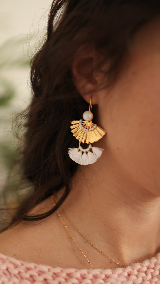 Schema Golden fan earrings with PureCrystal pearly beads and tassels Schema Golden fan earrings with PureCrystal pearly beads and tassels